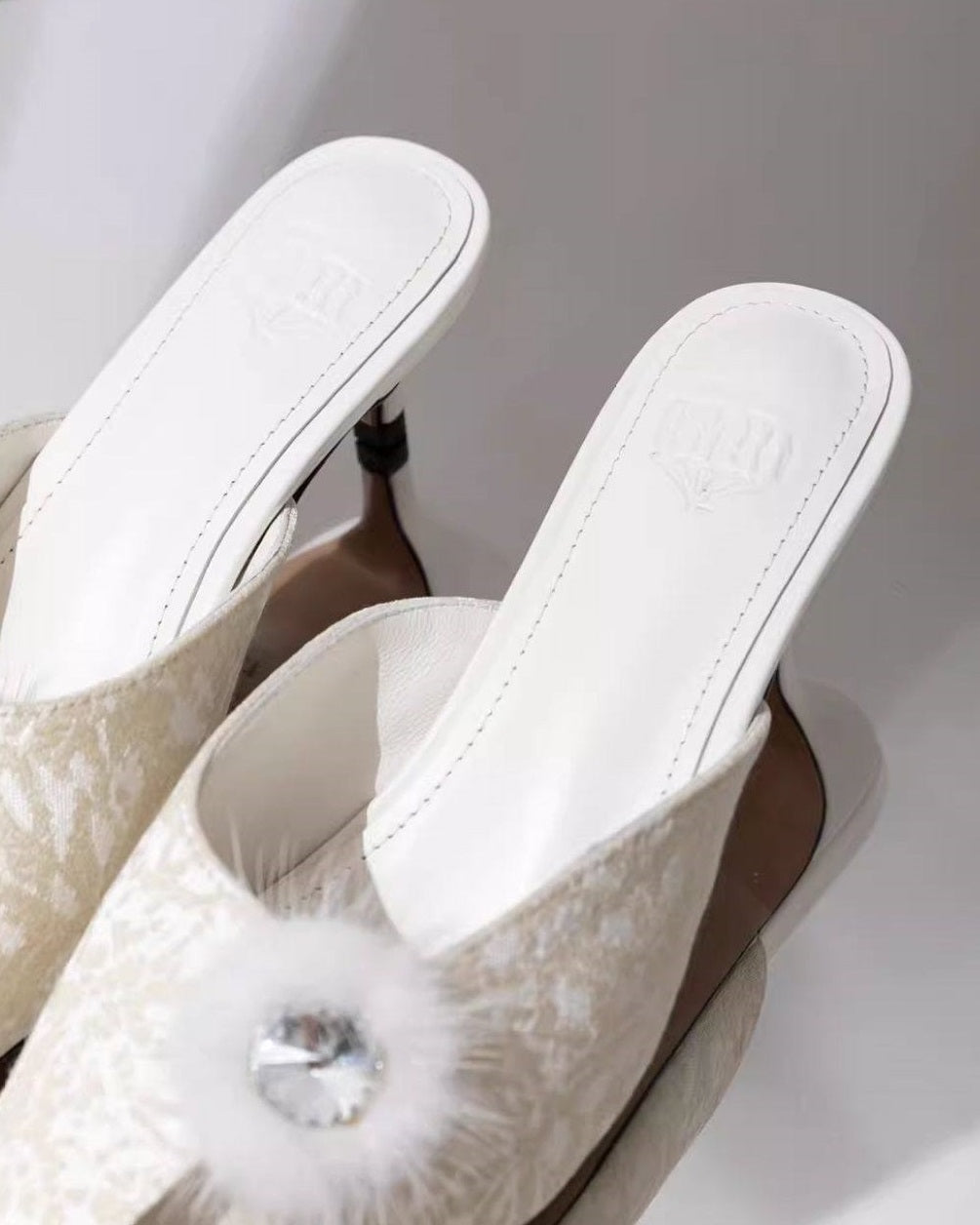 B-FEI embellished white slip-on low heel mule shoes-NIKO.