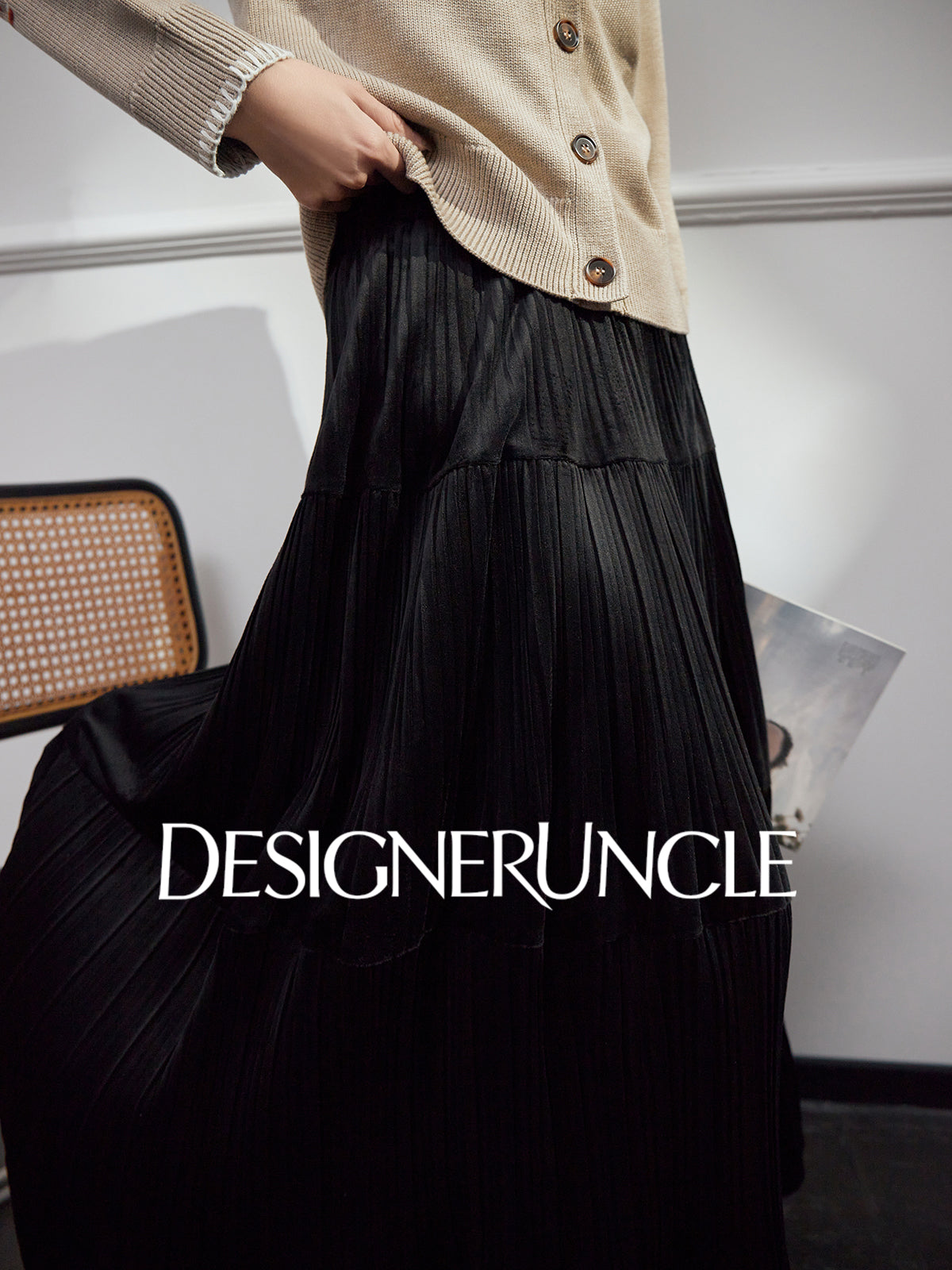 DGU "Lanmo" black high-waisted new pleated long skirt looks slim and versatile - Charles.
