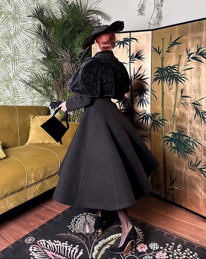 Le Palais Vintage's cape black thick woolen coat - Ster.
