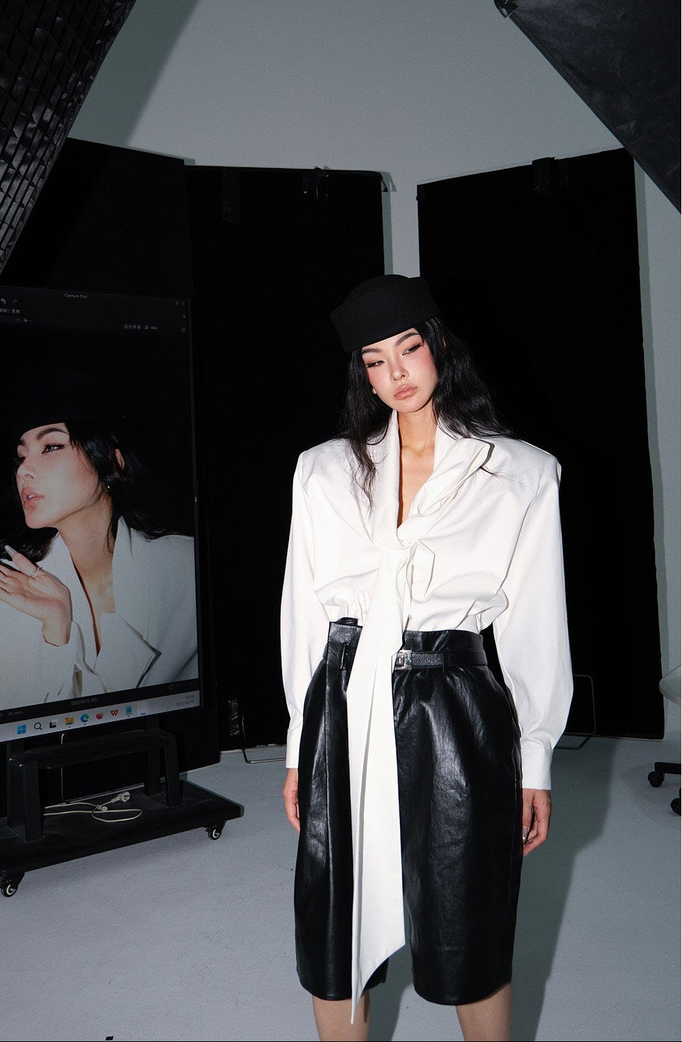 MEI SANGUAN black straight-leg cropped leather pants - LEIGHA