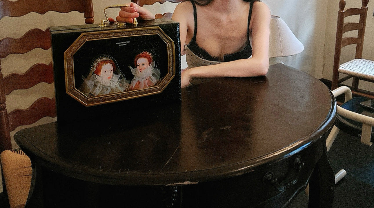 NOT AN ARTIST vintage gold baroque Elizabeth I Art Gallery creative box bag - Tudors