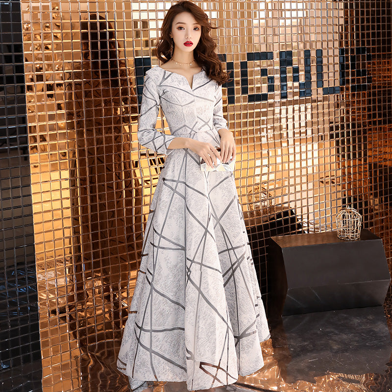 Gorgeous new small short white evening dress can usually be worn to host banquet- Vali (V)