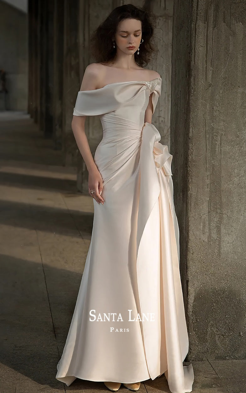 Early Spring 2023 Satin one-shoulder slim-fit high-end mini-tail