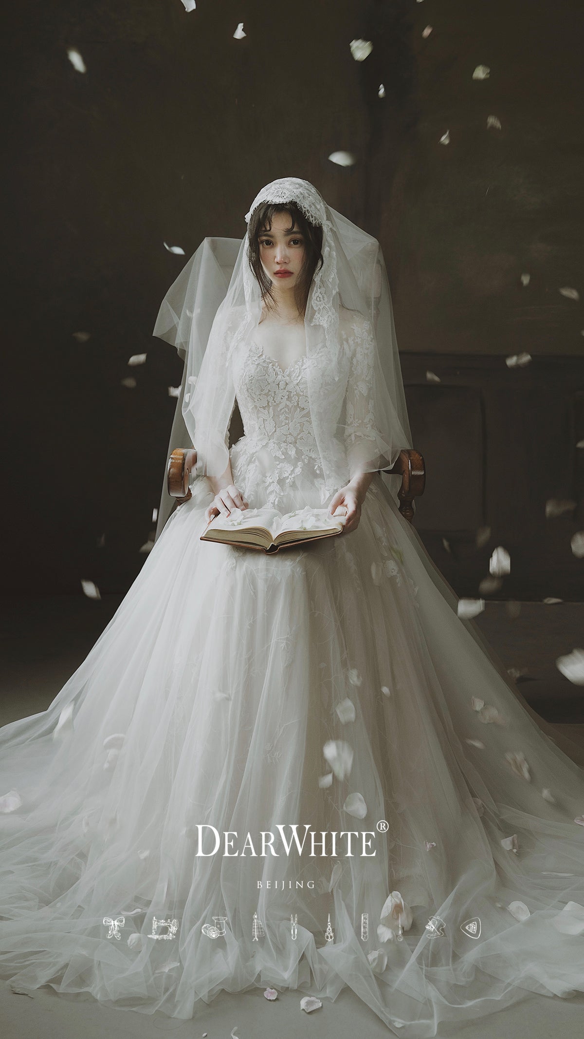 Early Spring 2023 Original Tail Lace Gown Wedding Dress- Leio