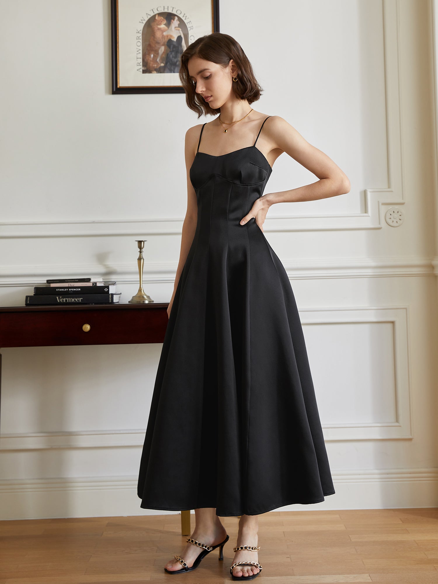sleeveless silhouette dress