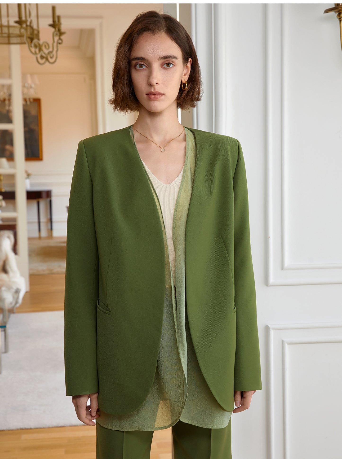 Collection of high-end, retro trousers, crafted with a drape high waist short suit set- Colo