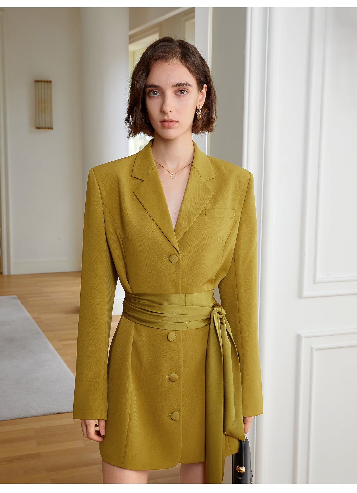 Retro high-end contrast color belt tie design and shoulder pad- Classe