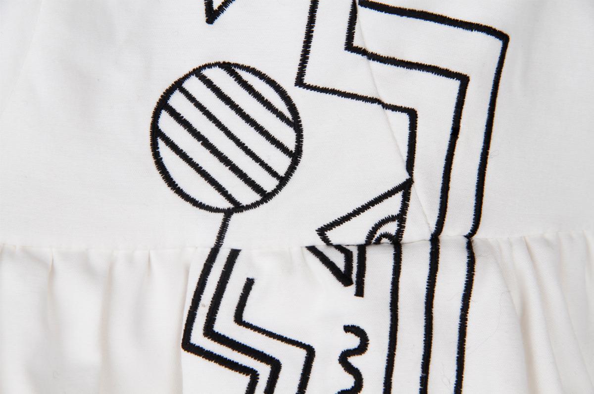 New heart-shaped collar silk embroidery sleeveless pleated full skirt white dress- Coale