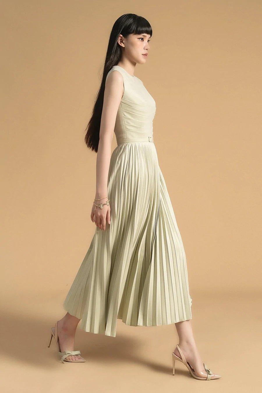 Elegant sleeveless round pleated dress- Lia M / Beige