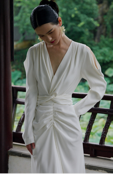 Retro white deep V high-quality pleated waist strap front slit light wedding dress- Mula