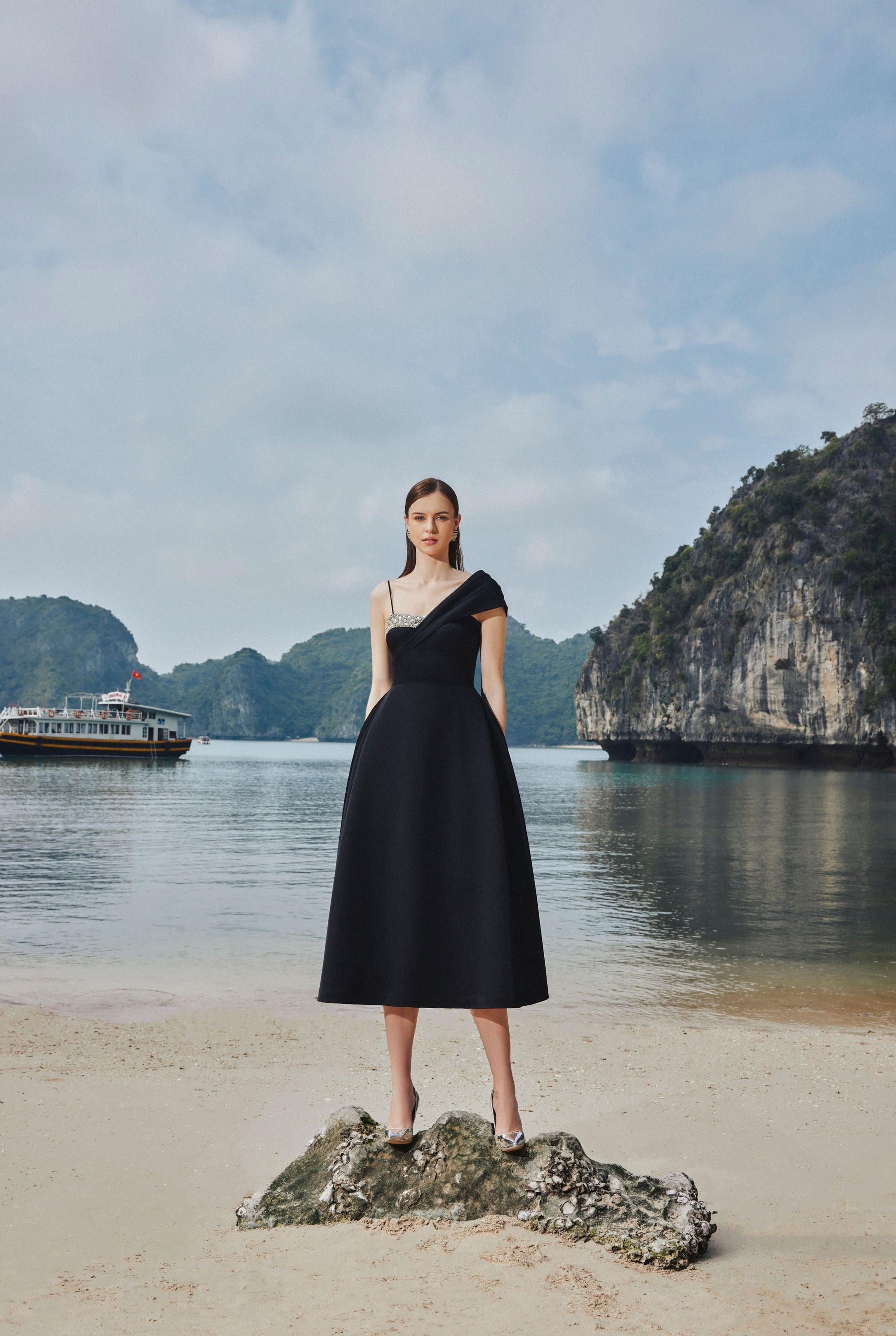 Asymetric Crystal Embroidered One-Shoulder Midi Dress S Asymetric Crystal Embroidered One-Shoulder Midi Dress S
