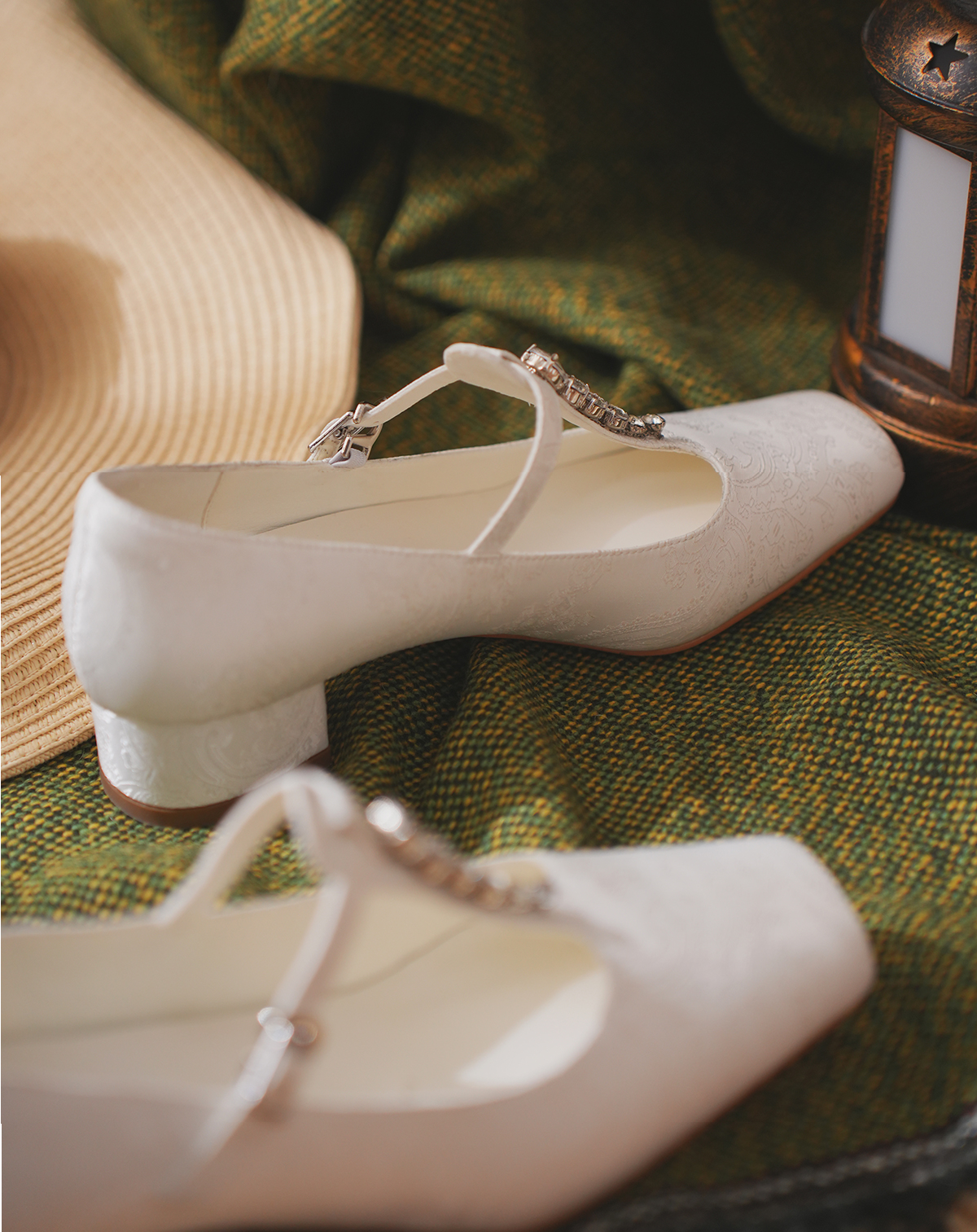 PJJUU white Mary Jane cheongsam thong buckle shoes - KOTA.