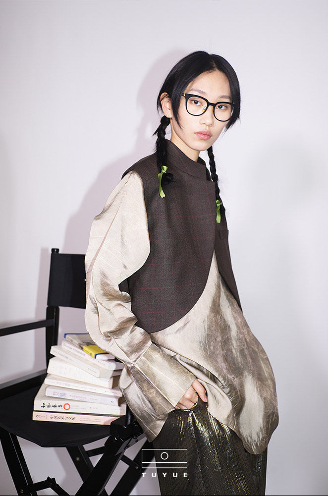 TUYUE wool coffee color dark check short vest - CHRISTINA.