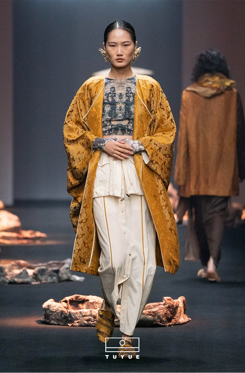 TUYUE gold carving linen  mulberry silk silhouette long coat- VIVIAN