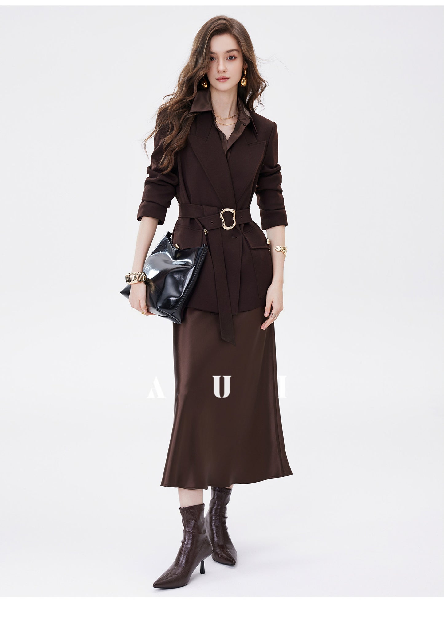 AUI Maillard coffee color high-end satin temperament high-waisted hip skirt - Gyeong.