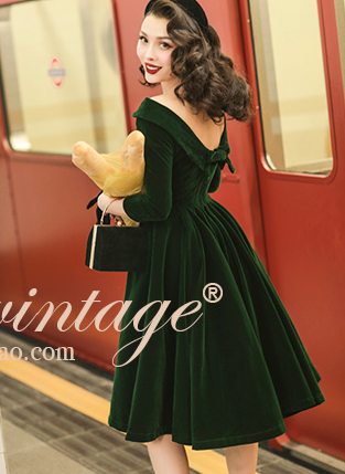 Le Palais Vintage Original Retro Delicate Velvet Crossbody Handbag-Diane.