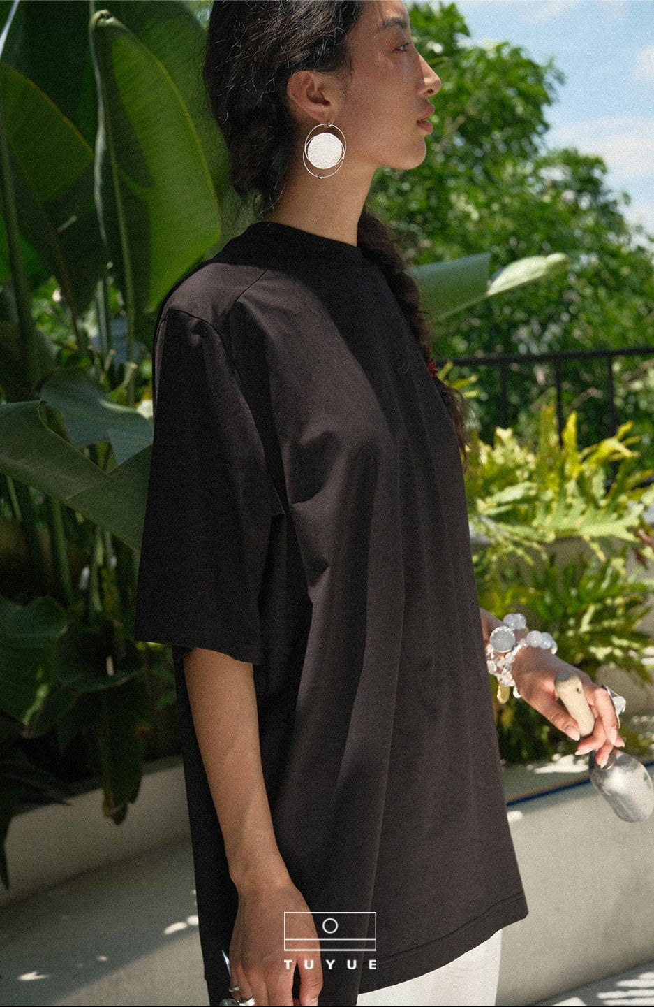 TUYUE embroidered loose black mercerized cotton moon T-shirt- DEAN.