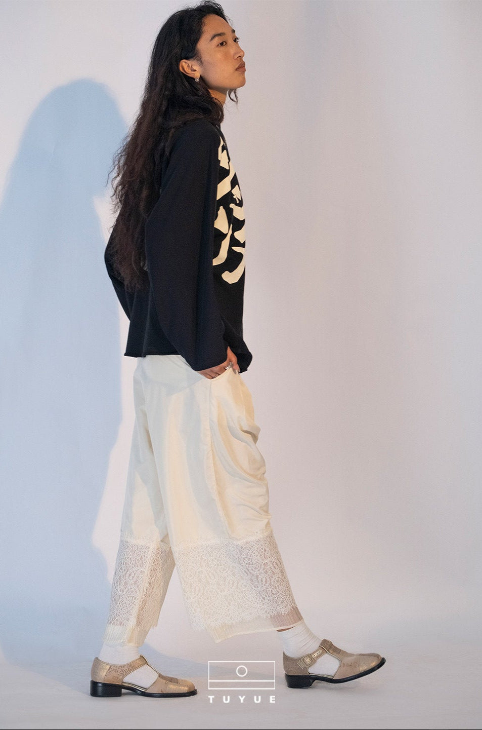 TUYUE Black Heavy Cotton Small Turtleneck Sweatshirt - NICKY.