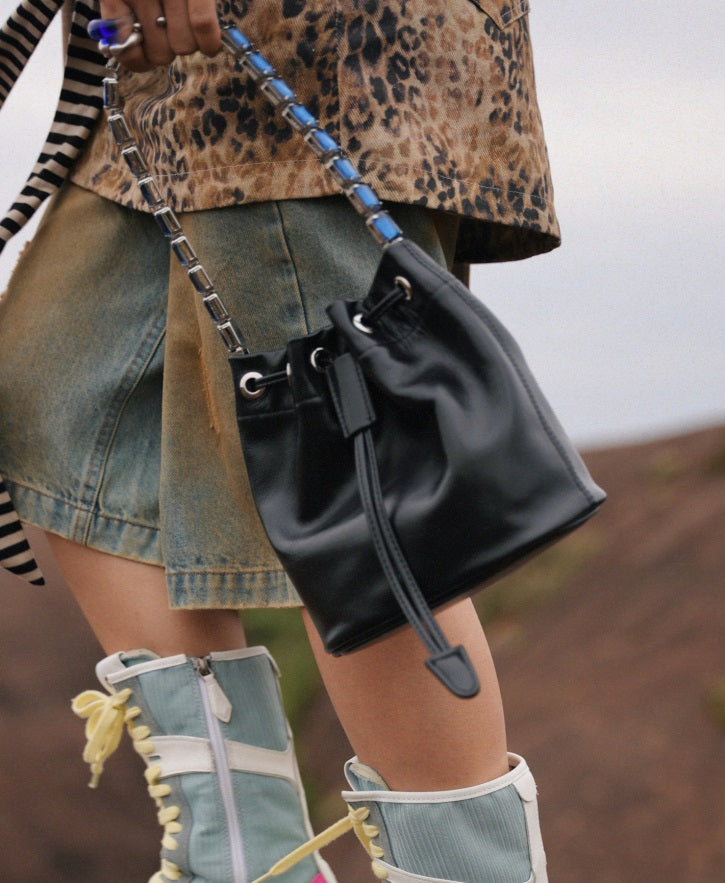 IUBALLET diamond-encrusted chain bucket bag - PRETTY.