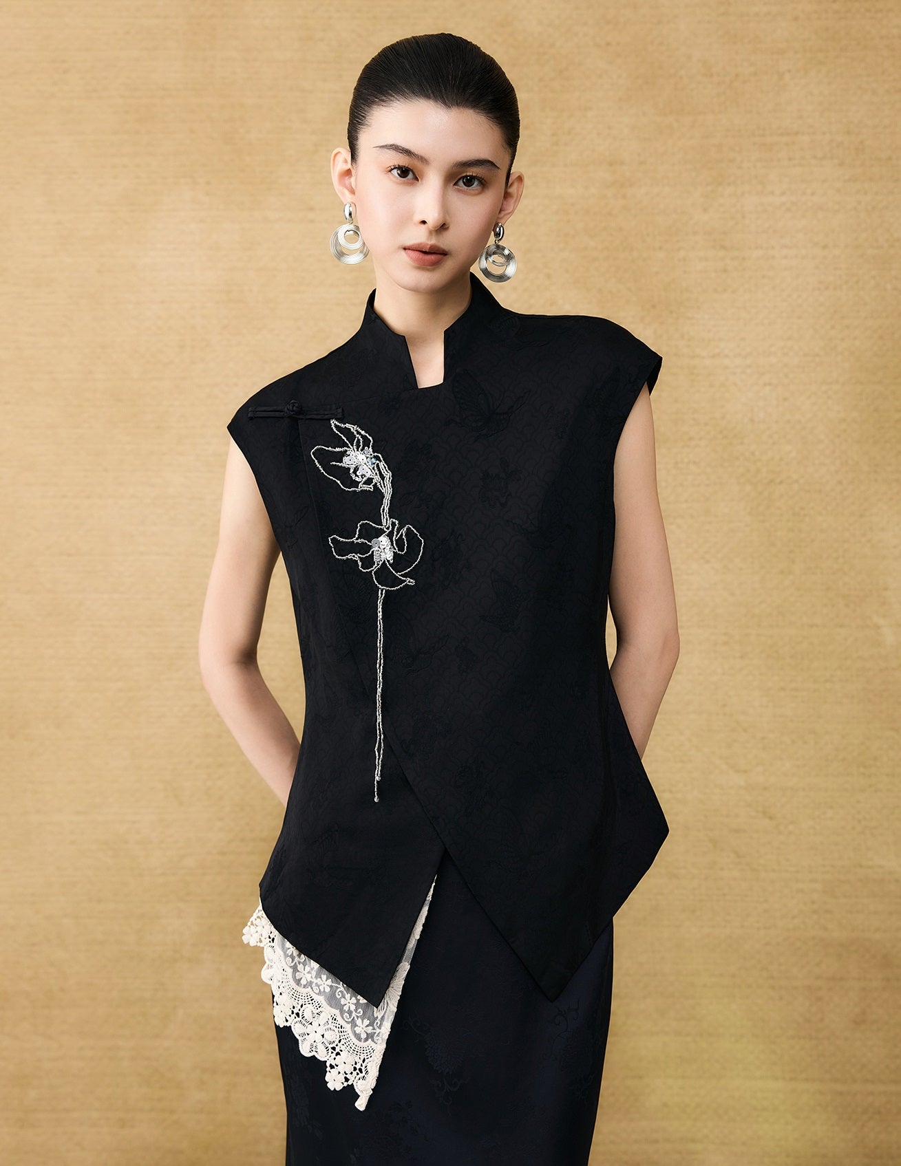 HECO Chinese style asymmetrical hand-embroidered vest top - FORD.