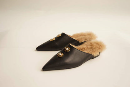 B-FEI black leather single shoe with metal buckle.