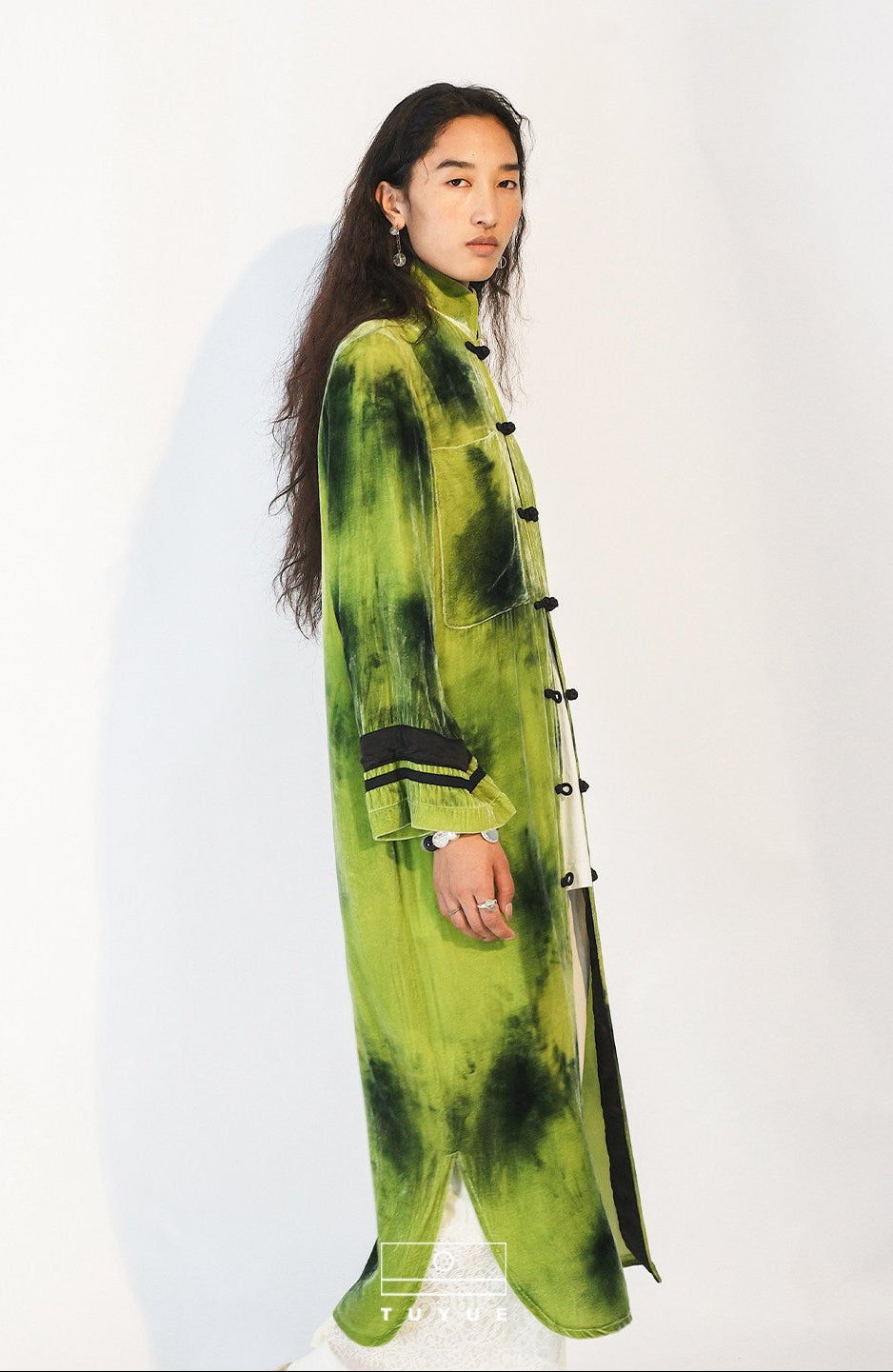 TUYUE Green Plant Dyeing Silk Velvet Handmade Buckle Long Coat - MERLIN.