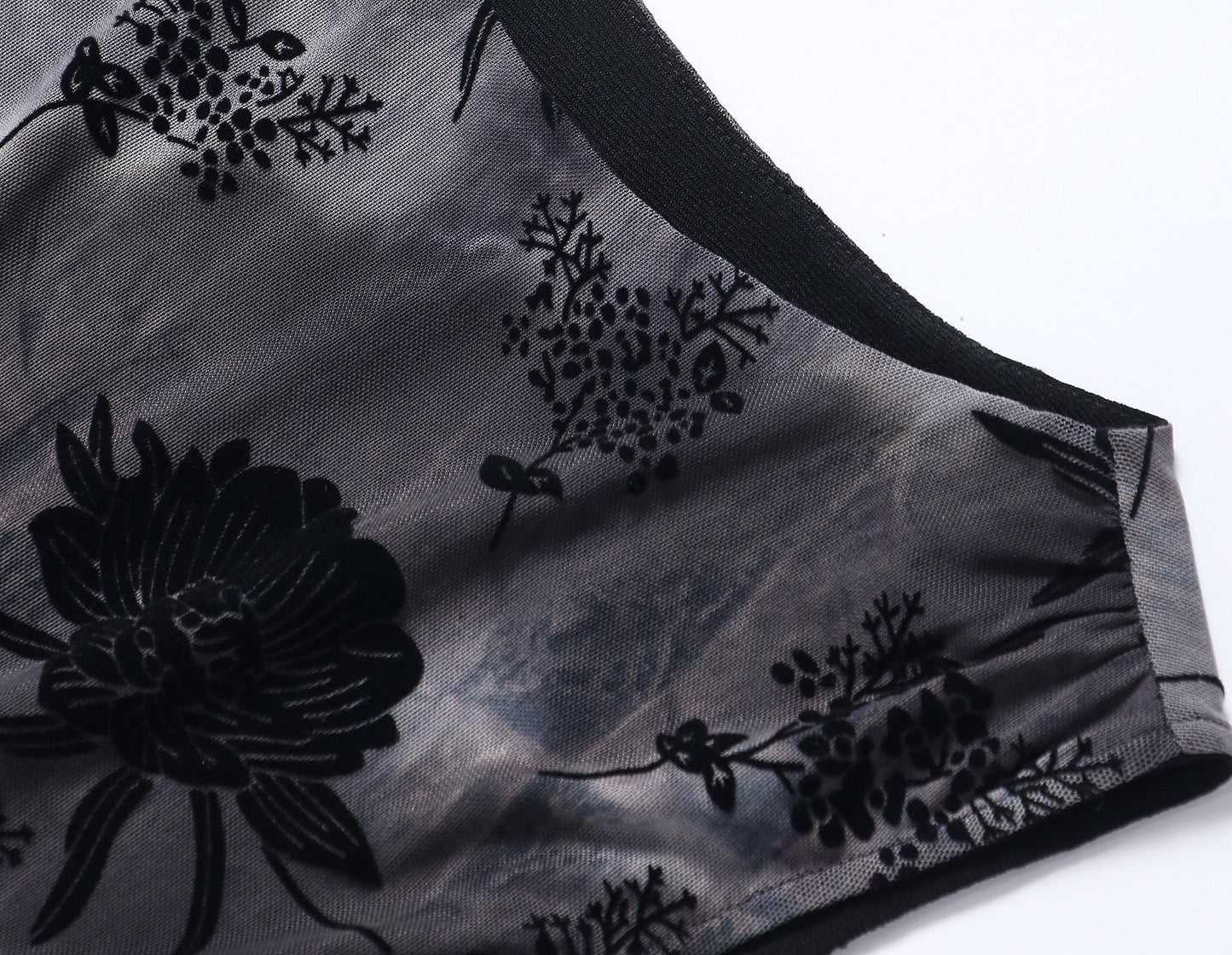 WANGXO| Acetate  Lace-Trimmed Metal Chain Halterneck V-Neck Pleated Top -AYRA.