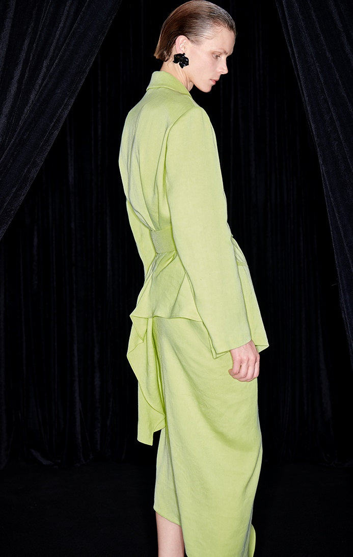 M essential Mackay designer linen with a loose tie suit - eve.