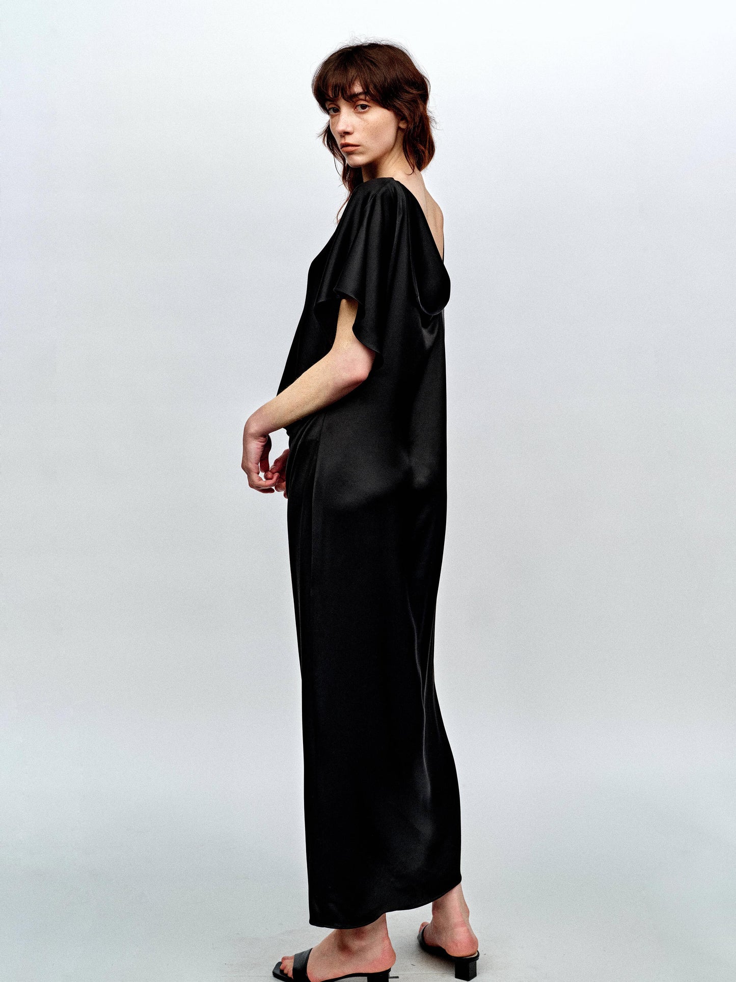 SERRER Black Pleated Rippling Backless Loose Acetate Dress - YASMIN.