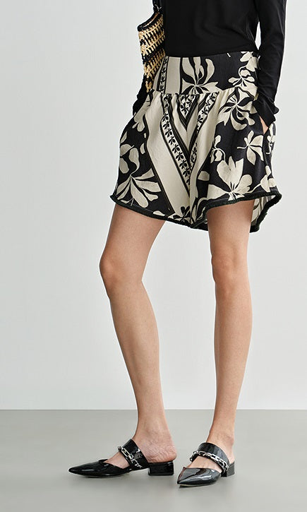 COMME MOI summer black and white print wide waistband shorts - BRONZE.