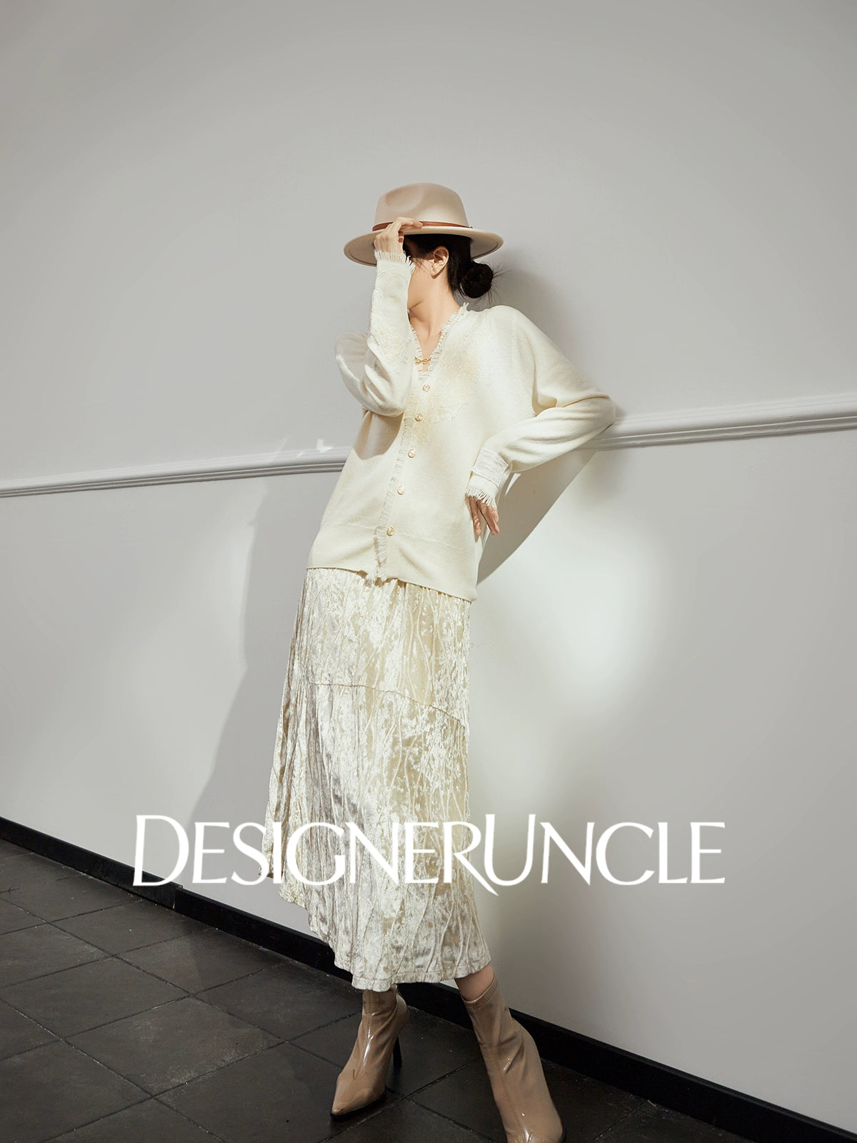 DGU "Jinyan" soft and glutinous white knitted sweater loose slimming fashion jacket - Jesse.