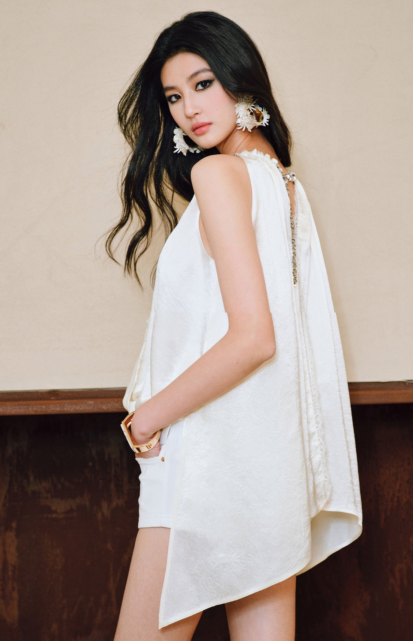 WANGXO| Acetate  Lace-Trimmed Metal Chain Halterneck V-Neck Pleated Top -AYRA.