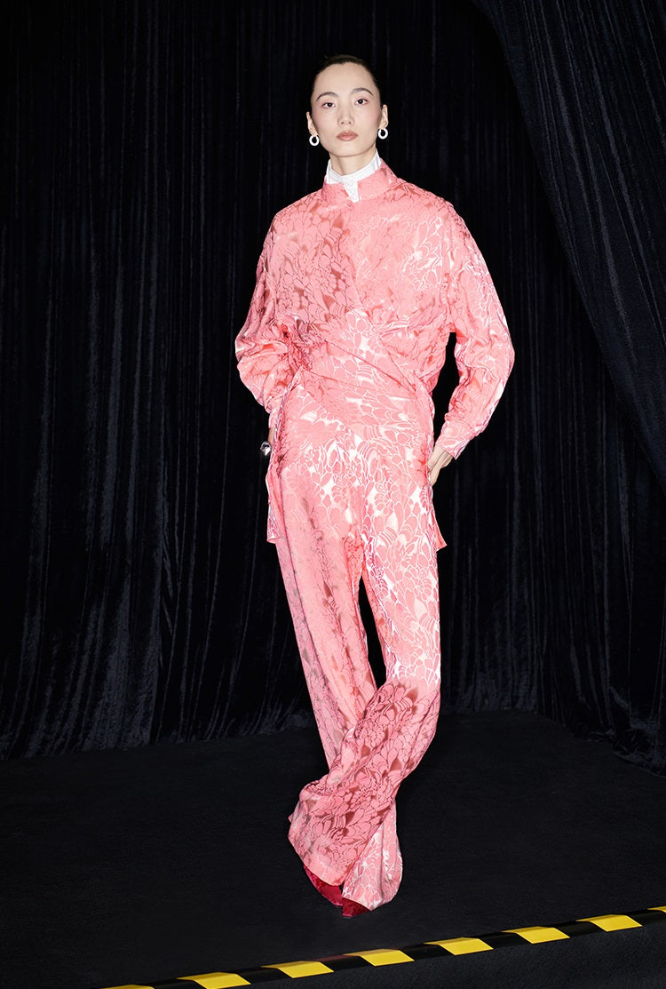 M essential Mackay designer fat jacquard wrapped around two stand-up collared shirts - LIGHT.