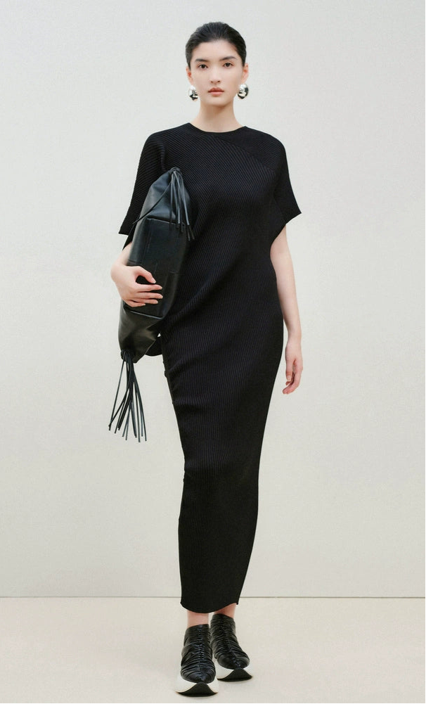 ZHUCHONGYUN Black Loose Drop Shoulder Design Knitted Dress--GRELL.