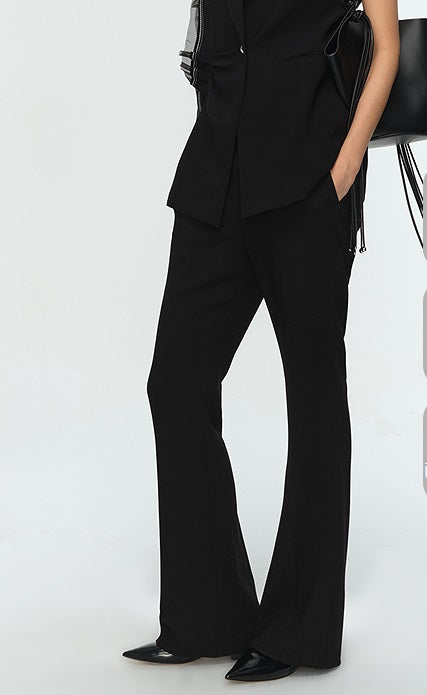 COMME MOI Lu Yan designer's new women's classic black slim acetic bell bottoms - GREAT.