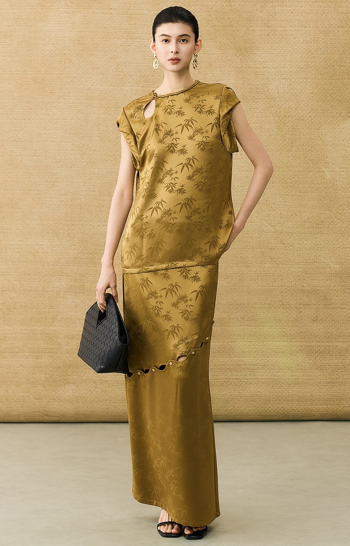 HECO Chinese Acetate Fugui Buckle Short Sleeve T-Shirt - CLOVE.