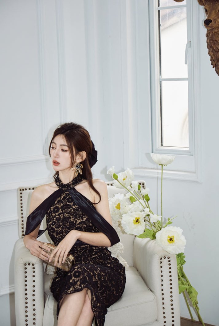 DOLLY Luxury Black Lace Sleeveless Halter Neck Slim Fit Midi Formal Dinner Dress-ANGELA