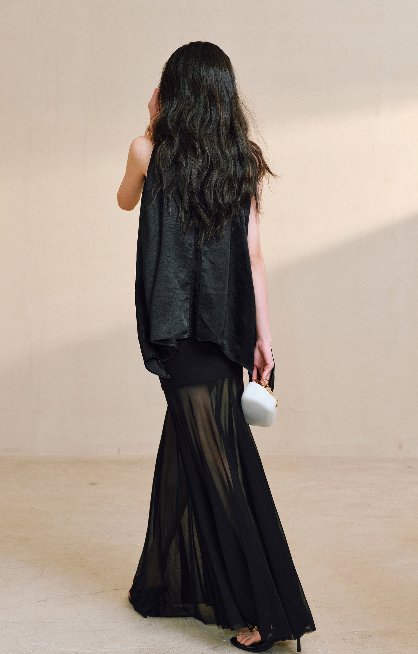 WANGXO|Lace-Trimmed Metal Chain Halterneck V-Neck Pleated Top with Delicate Texture -AYRA
