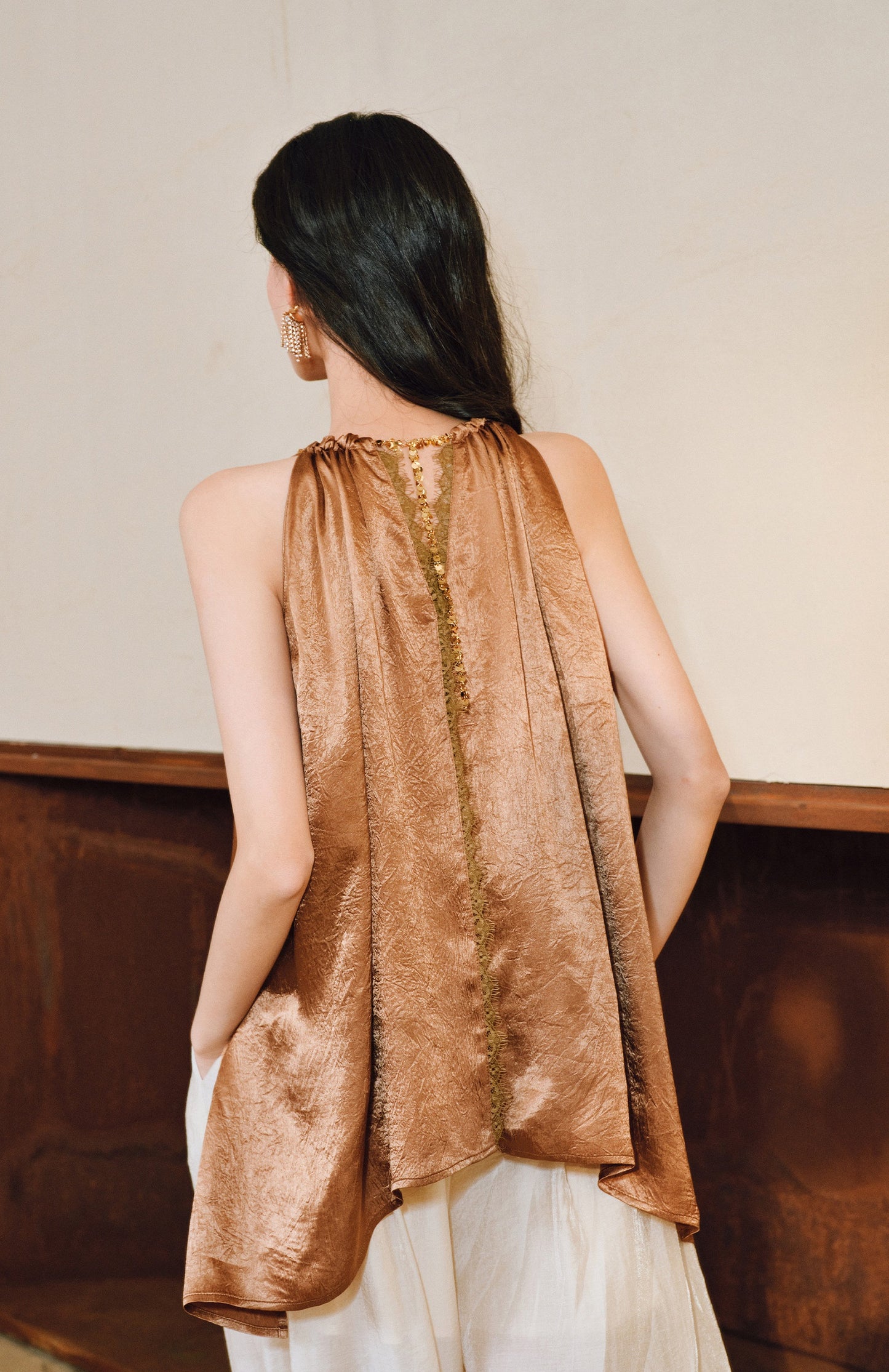 WANGXO|Lace-Trimmed Metal Chain Halterneck V-Neck Pleated Top with Delicate Texture -AYRA