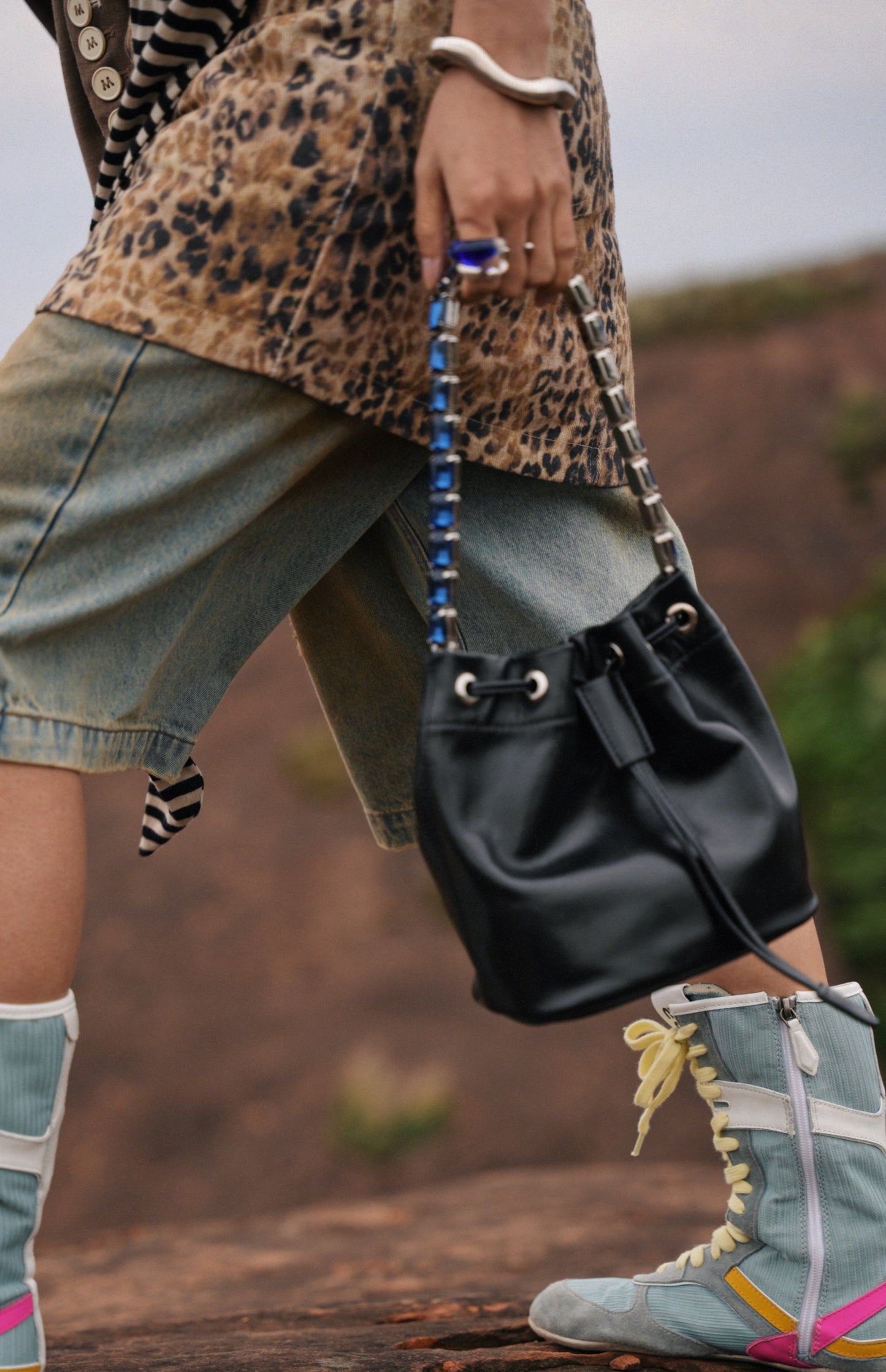 IUBALLET diamond-encrusted chain bucket bag - PRETTY.