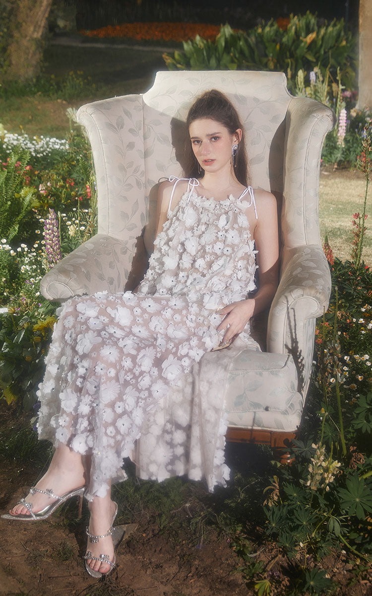 Wardrobes by Chen Elegant Off white Sleeveless Flower Wedding Dress-Babie