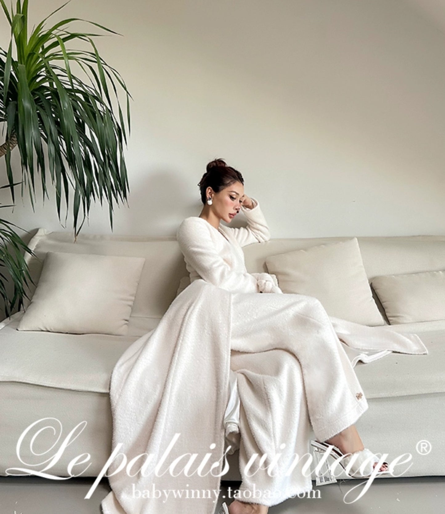 Le Palais Vintage Luxury White Fur Hand bag Plush Vest High Waist Wide-leg Pants Suit-Sonia