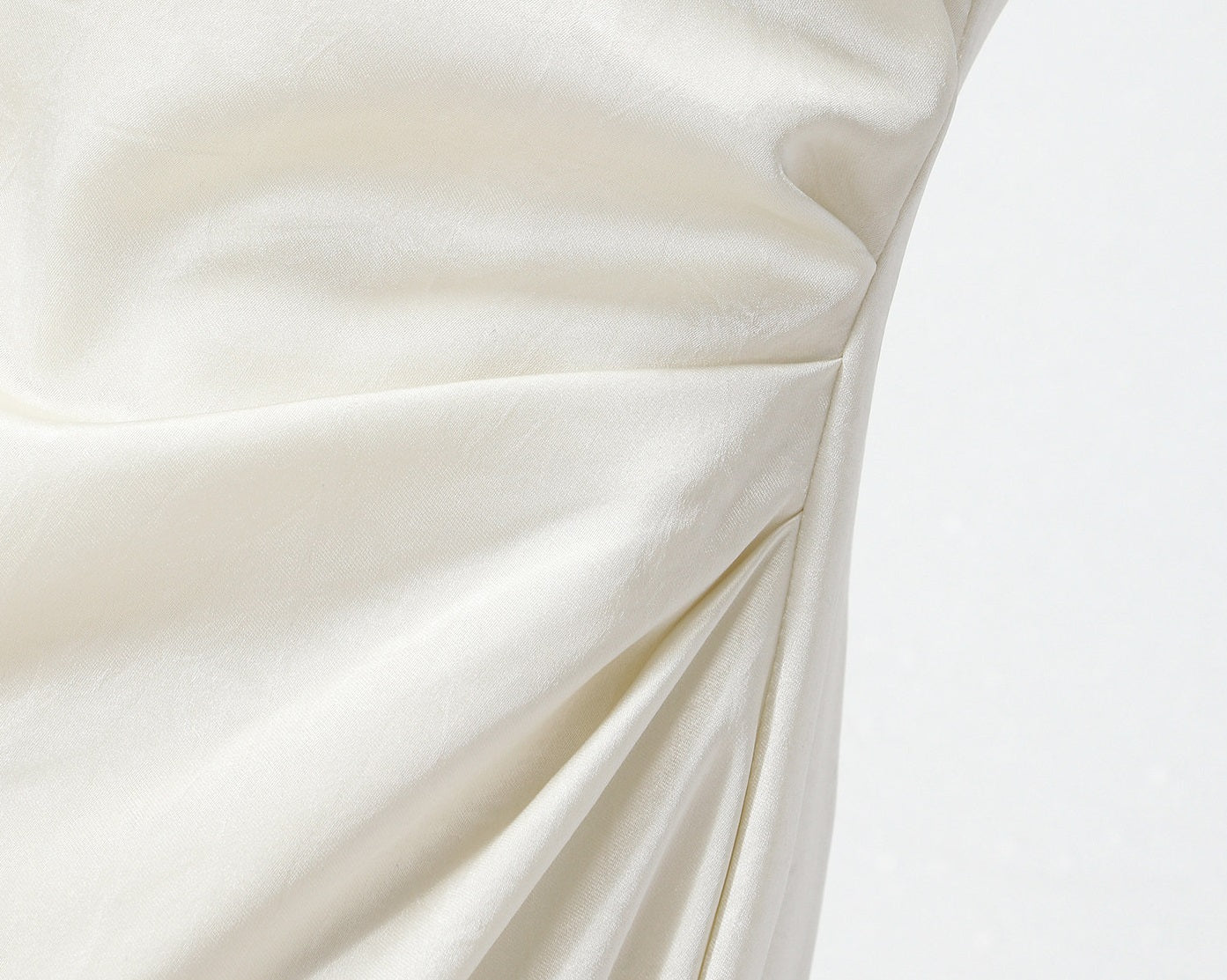 WANGXO |Water Drop Cutout, Custom Pin & Pinch-Pleated Sleeveless Dress- SENA