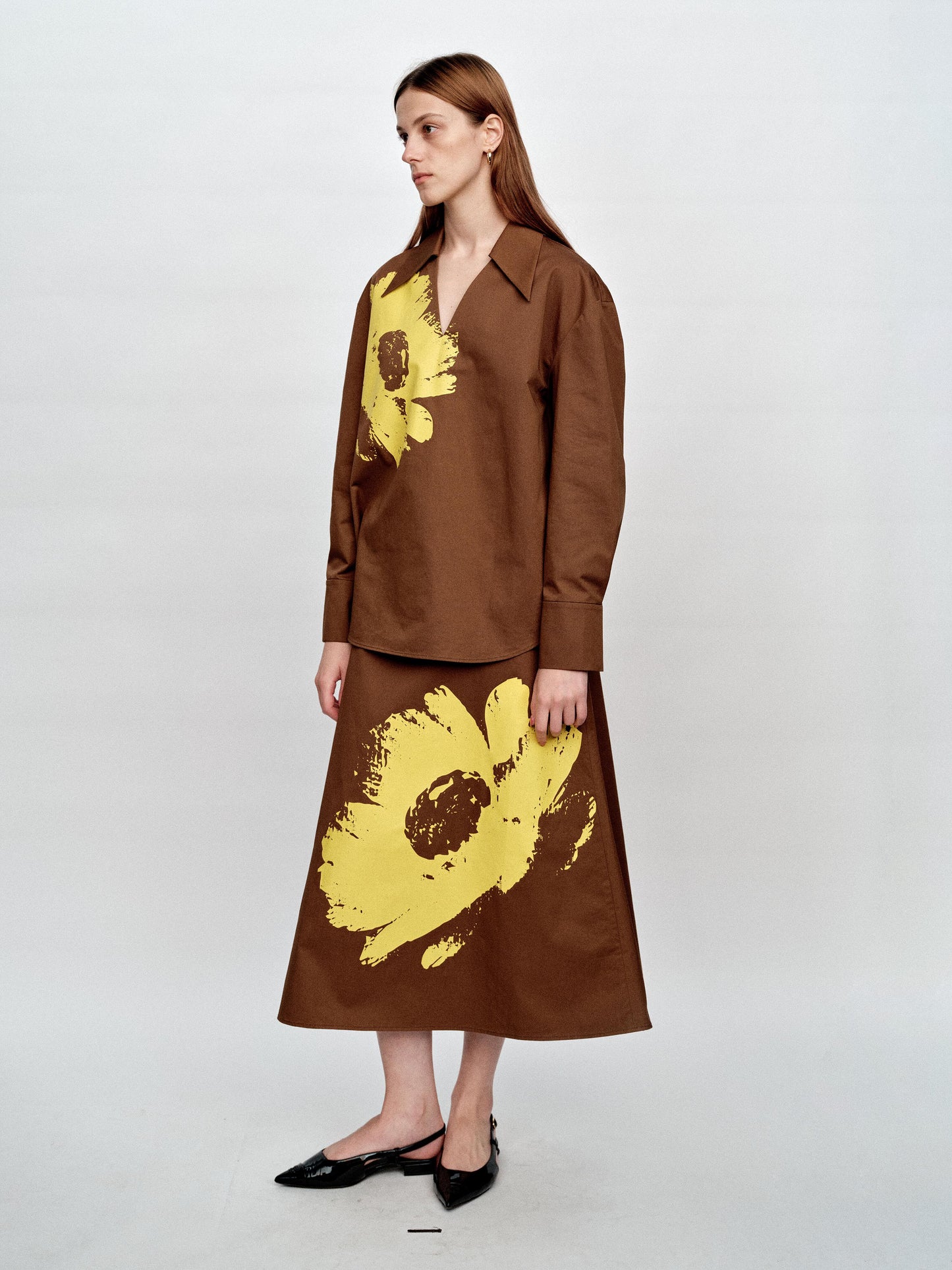 SERRER Bright yellow daisy print brown skirt - LOGAN.
