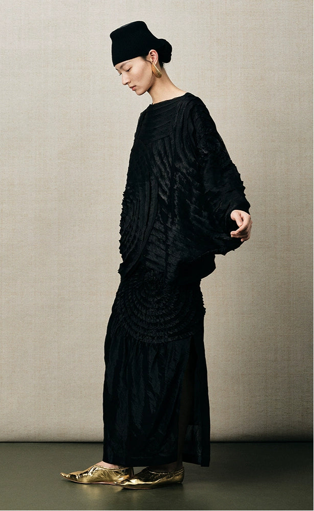 ZHUCHONGYUN oriental black round spiral pleated long slit straight skirt--HUNTER.