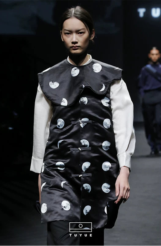 TUYUE black moon print poetic shawl cloud shoulder- HARPER