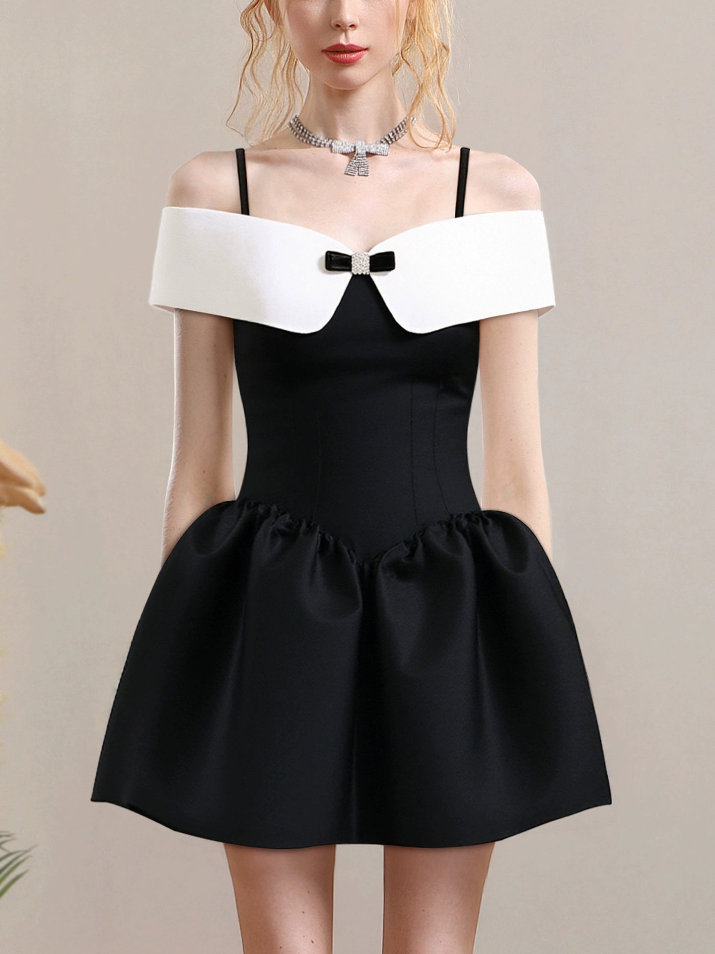 CHECOCRE Stubble French fashion suspender off-the-shoulder black Hepburn-style dress  - TEAR ?