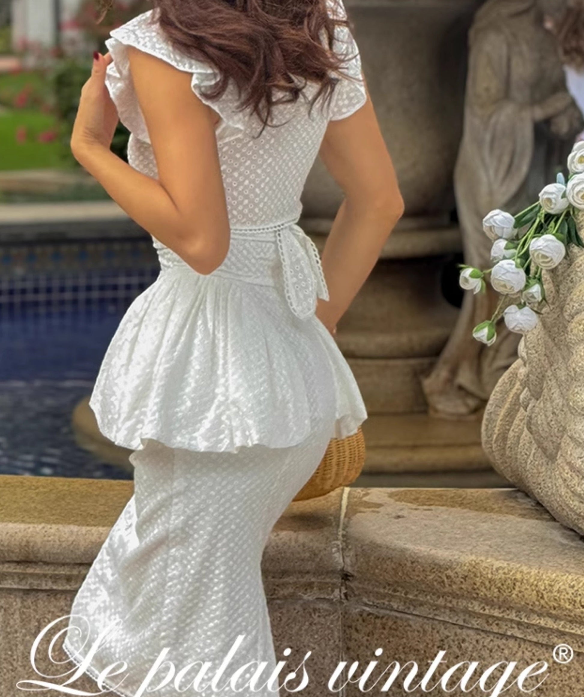 Le Palais Vintage embroidery cotton wrap short top + high-waisted bud skirt-TEE