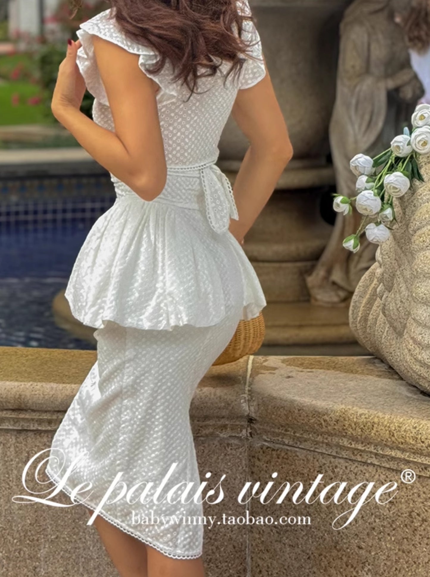 Le Palais Vintage  embroidery cotton wrap short top + high-waisted bud skirt-TEE.