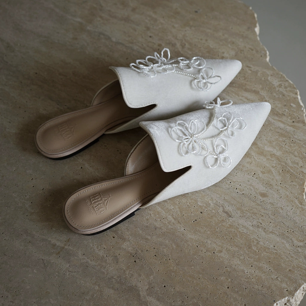 B-FEI women summer white beaded flat shoes-MOREU.